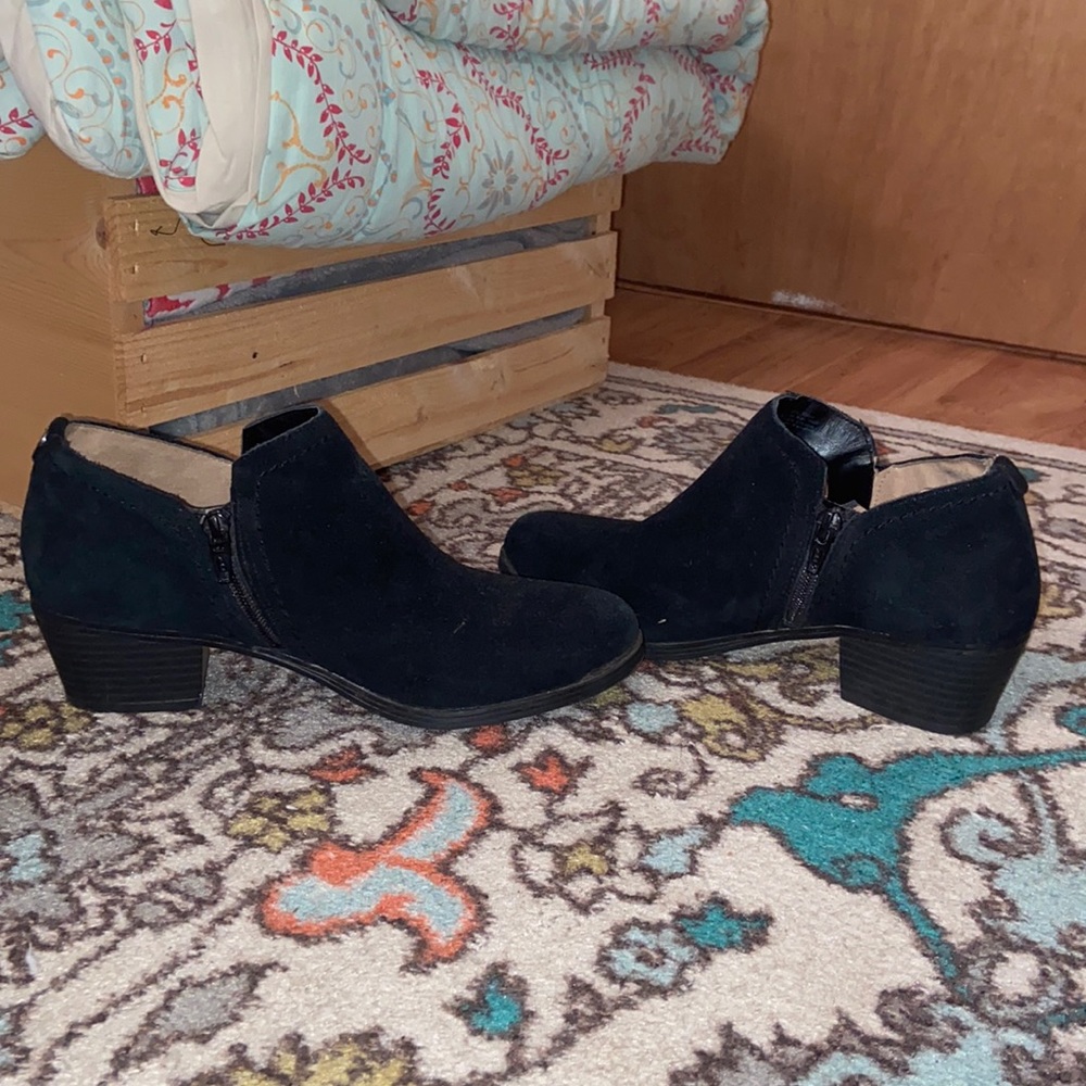 NARROW Naturalizer Black Suede Booties
